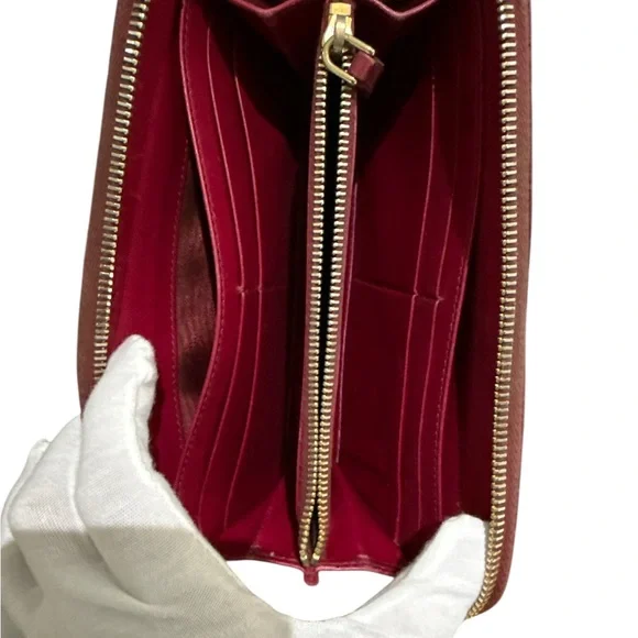 Miu Miu Red Croc-Embossed Zip Wallet - Picture 5 of 8